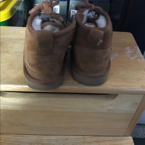 Lightly used uggs - Picture 4 of 4